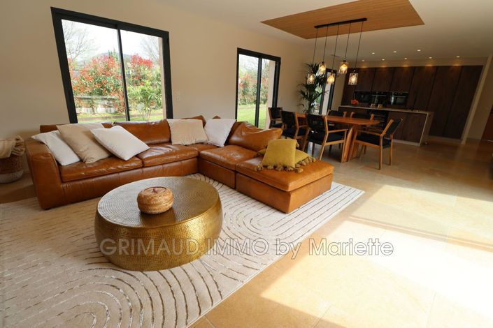 Image No.6-4 Bed House for sale