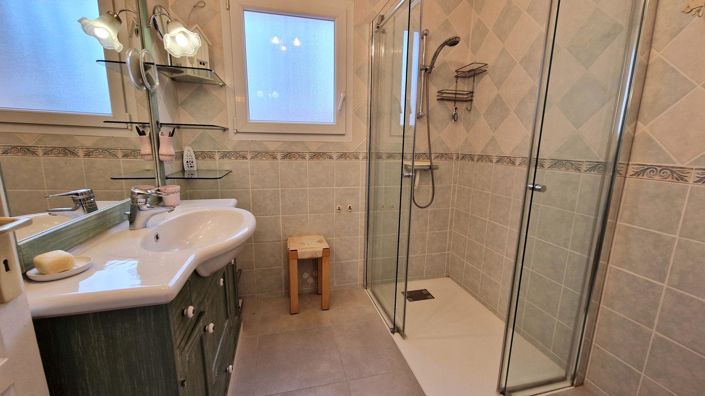 Image No.11-3 Bed House for sale