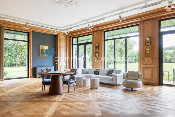 Image No.5-8 Bed House for sale