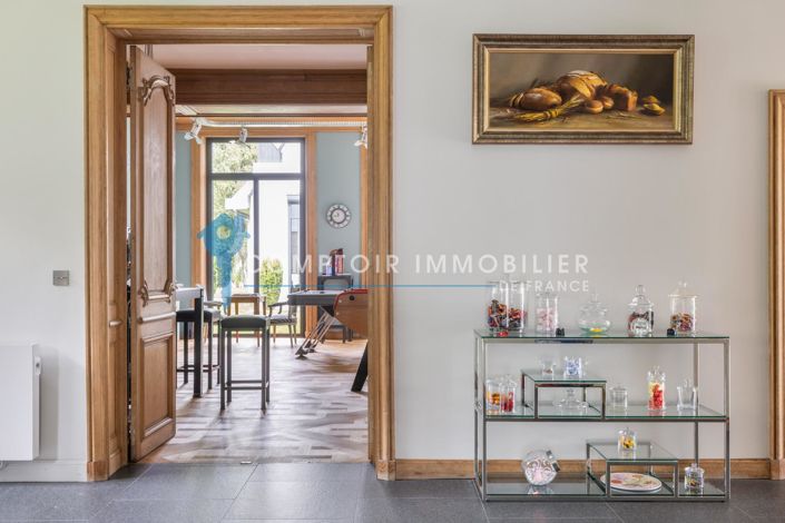 Image No.8-8 Bed House for sale