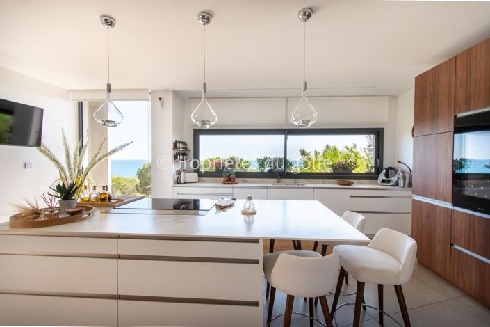 Image No.10-3 Bed House for sale