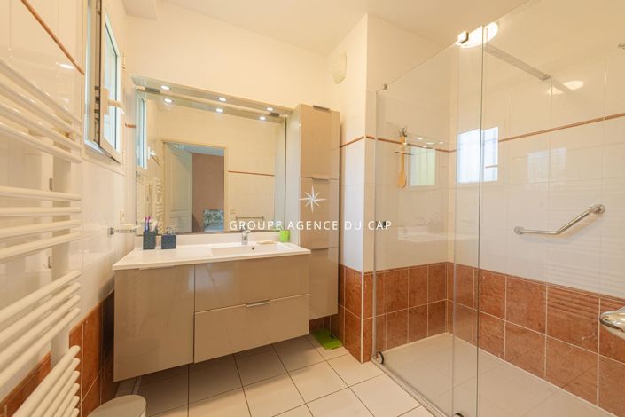 Image No.8-3 Bed Apartment for sale