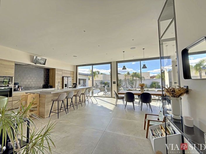 Image No.6-4 Bed Property for sale