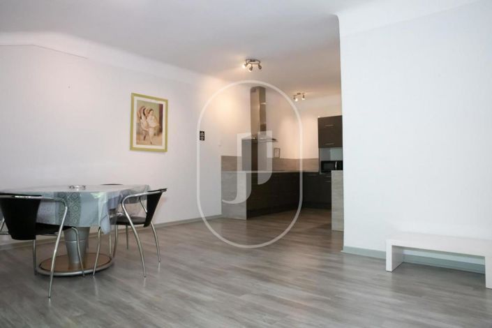 Image No.10-7 Bed House for sale