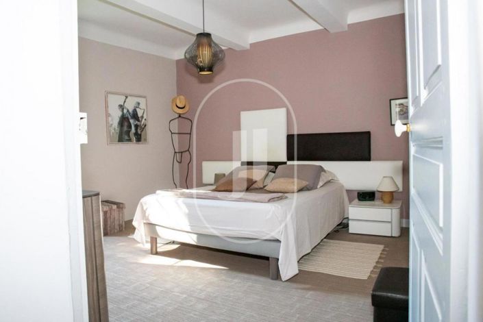 Image No.7-7 Bed House for sale