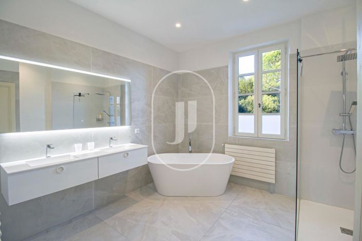 Image No.10-5 Bed House for sale