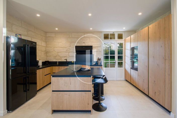 Image No.6-5 Bed House for sale