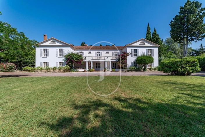 Image No.1-16 Bed House for sale