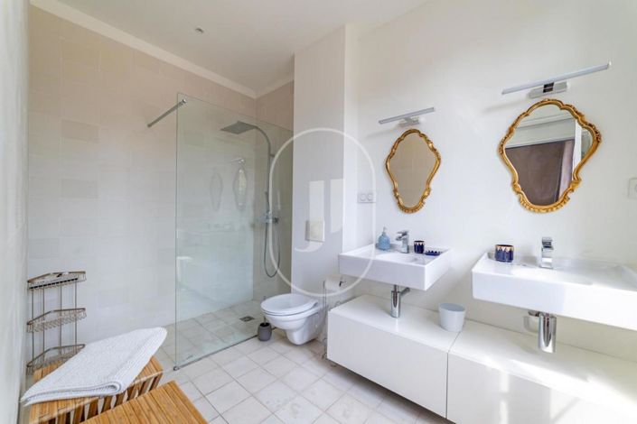 Image No.12-16 Bed House for sale