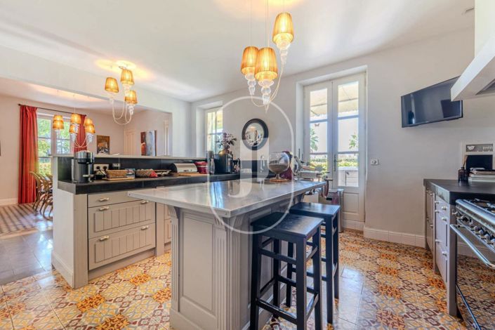 Image No.7-6 Bed House for sale