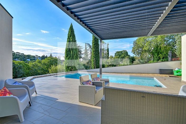 Image No.1-4 Bed House for sale