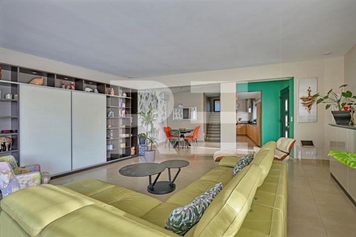 Image No.6-4 Bed House for sale