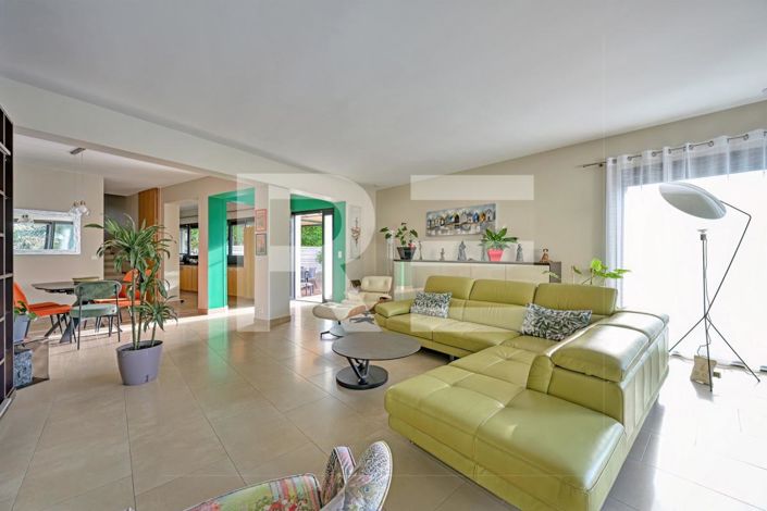 Image No.8-4 Bed House for sale