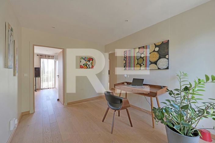 Image No.9-4 Bed House for sale