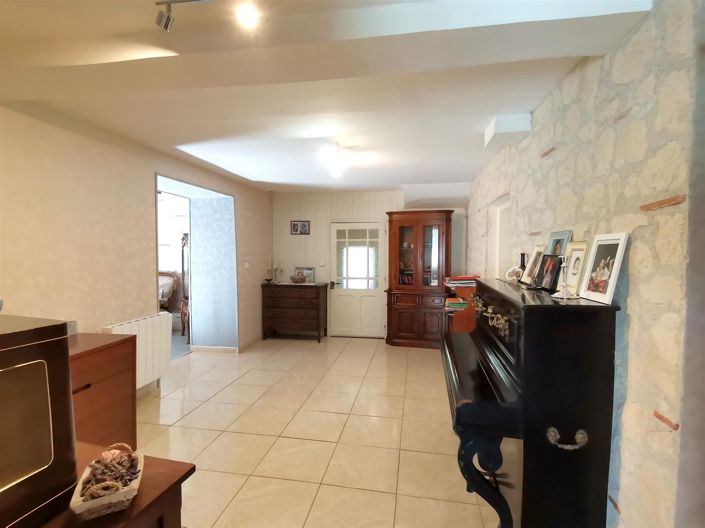 Image No.16-5 Bed House for sale