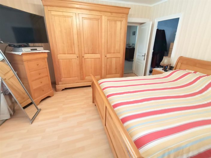 Image No.19-5 Bed House for sale