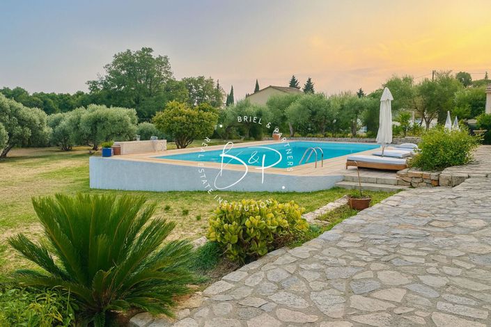 Image No.6-4 Bed House for sale