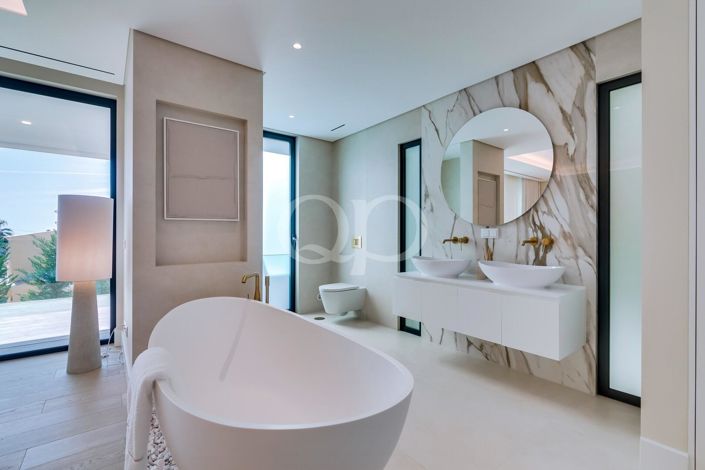 Image No.20-4 Bed House for sale