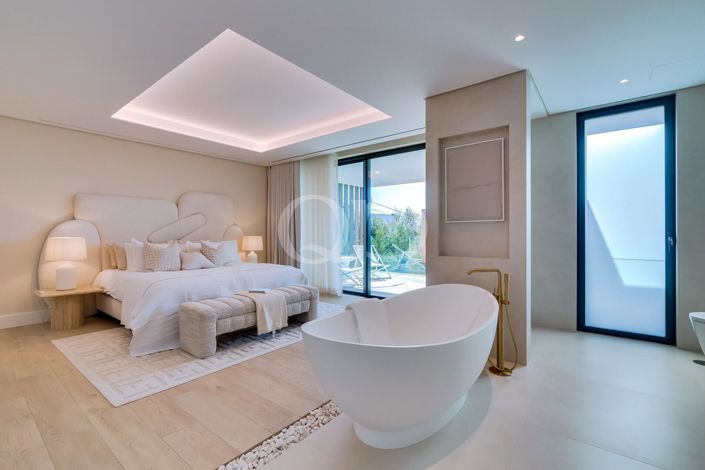 Image No.24-4 Bed House for sale