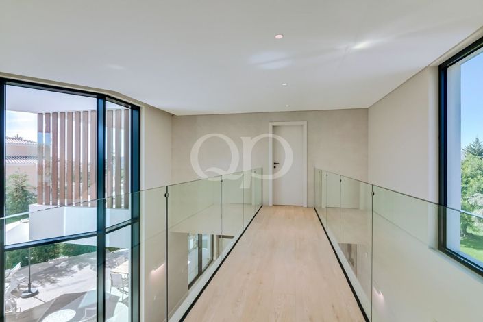 Image No.25-4 Bed House for sale