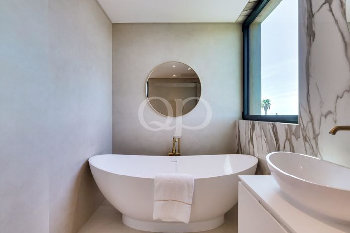 Image No.32-4 Bed House for sale