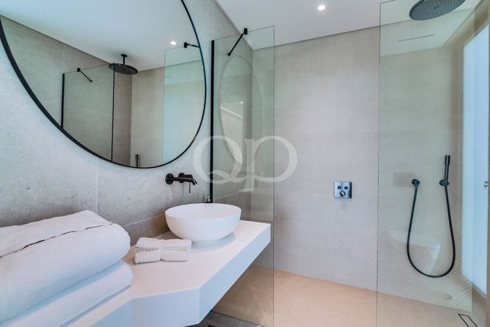 Image No.7-4 Bed House for sale