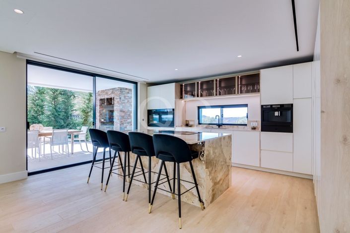 Image No.9-4 Bed House for sale