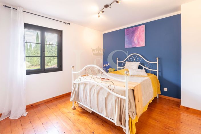 Image No.10-8 Bed House for sale