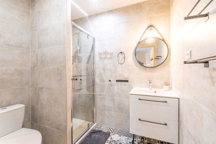 Image No.17-8 Bed House for sale