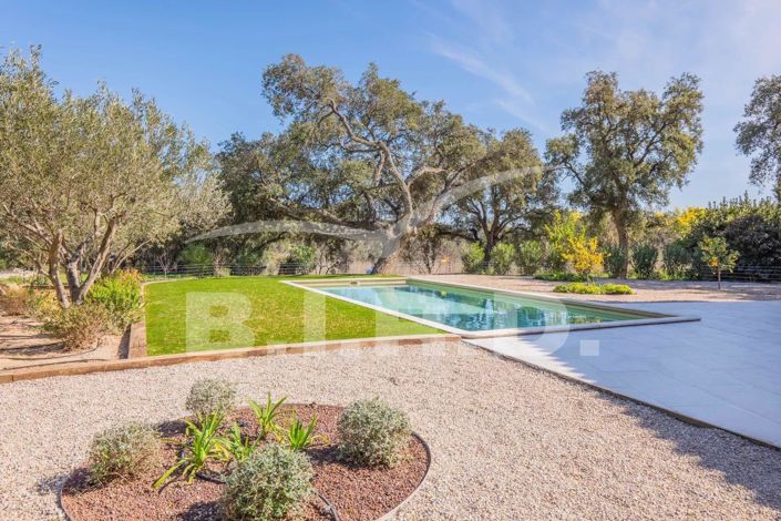 Image No.2-4 Bed House for sale