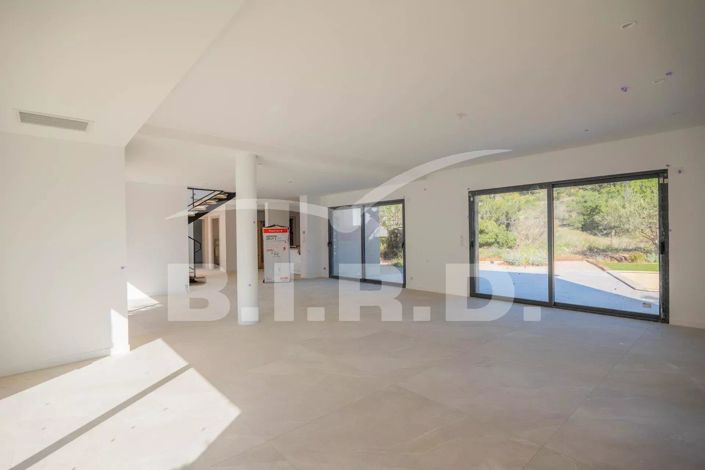 Image No.6-4 Bed House for sale