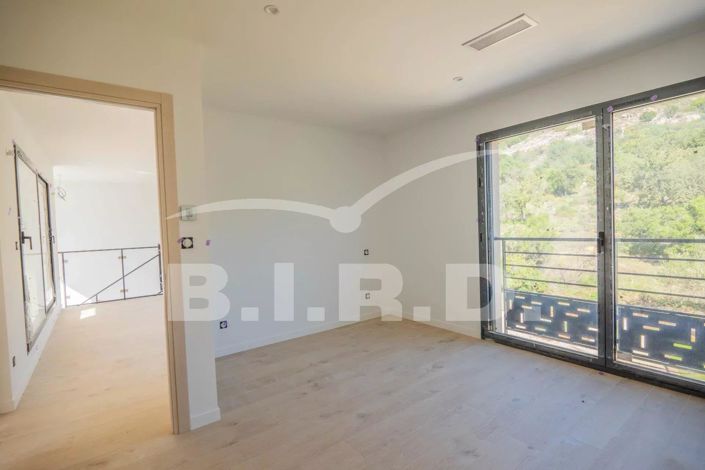 Image No.9-4 Bed House for sale