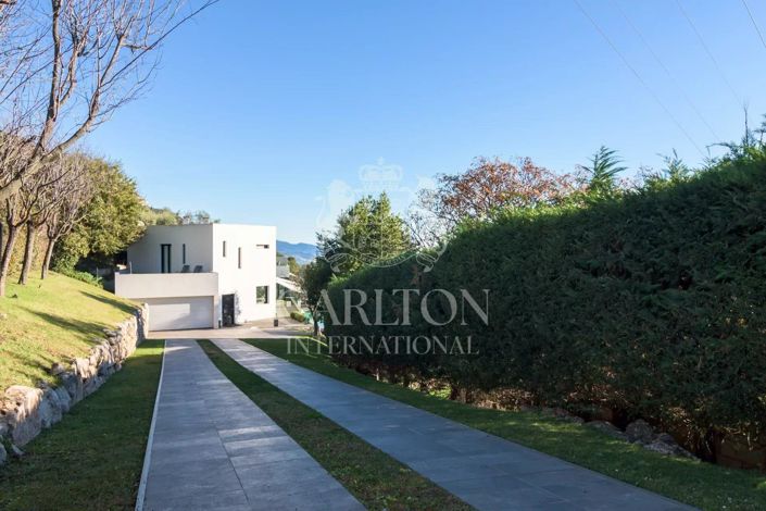 Image No.2-4 Bed House for sale