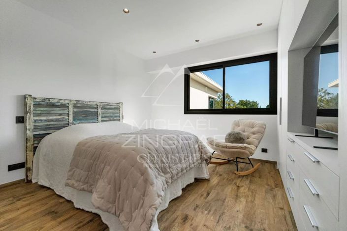 Image No.9-4 Bed House for sale