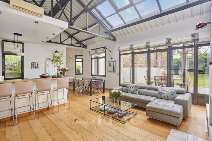 Image No.1-5 Bed House for sale