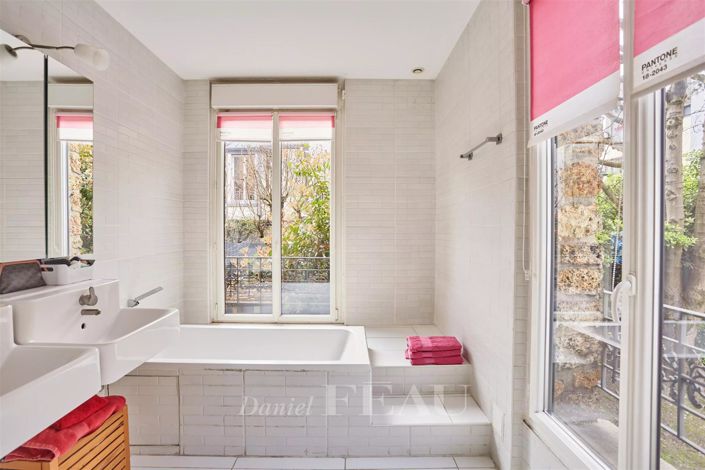 Image No.10-5 Bed House for sale