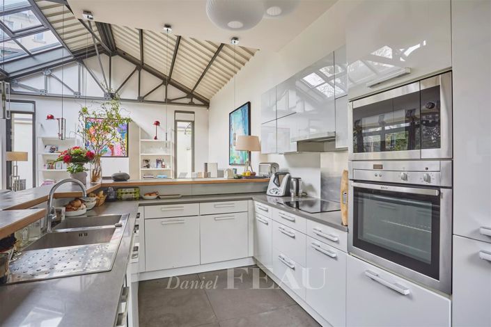 Image No.18-5 Bed House for sale