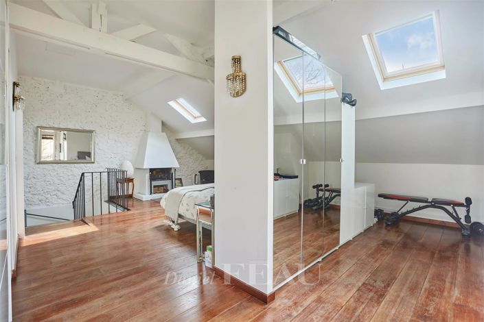 Image No.8-5 Bed House for sale