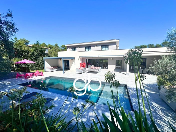 Image No.1-5 Bed House for sale