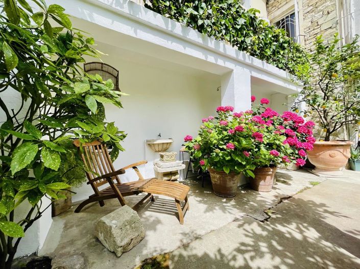 Image No.6-5 Bed House for sale