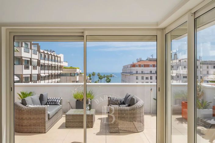 Image No.10-3 Bed Apartment for sale