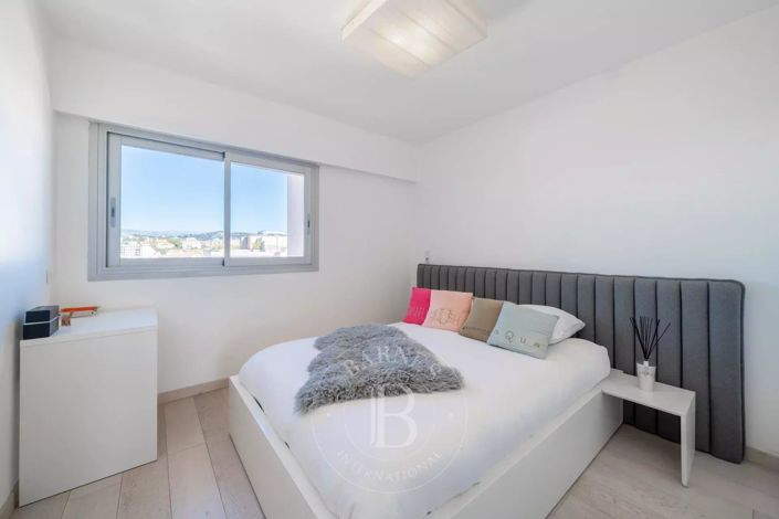 Image No.10-3 Bed Apartment for sale