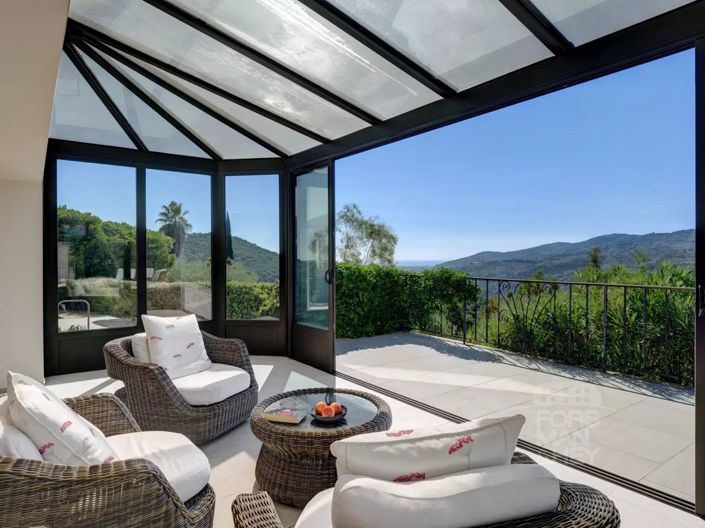 Image No.2-4 Bed House for sale