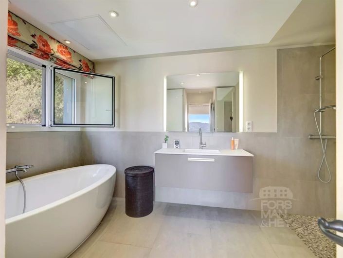 Image No.8-4 Bed House for sale