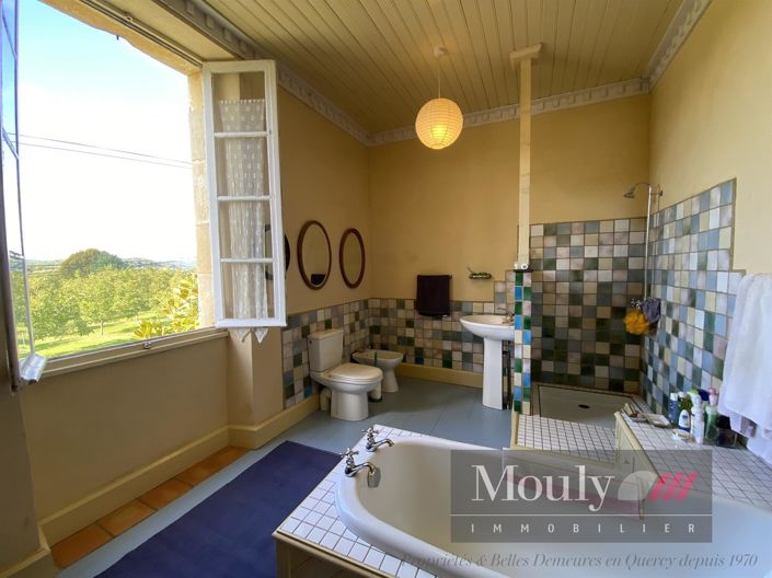 Image No.12-5 Bed House for sale