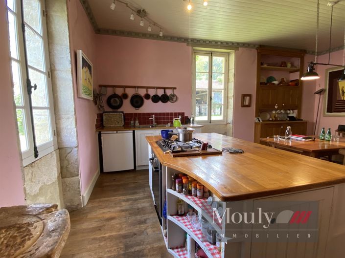 Image No.8-5 Bed House for sale