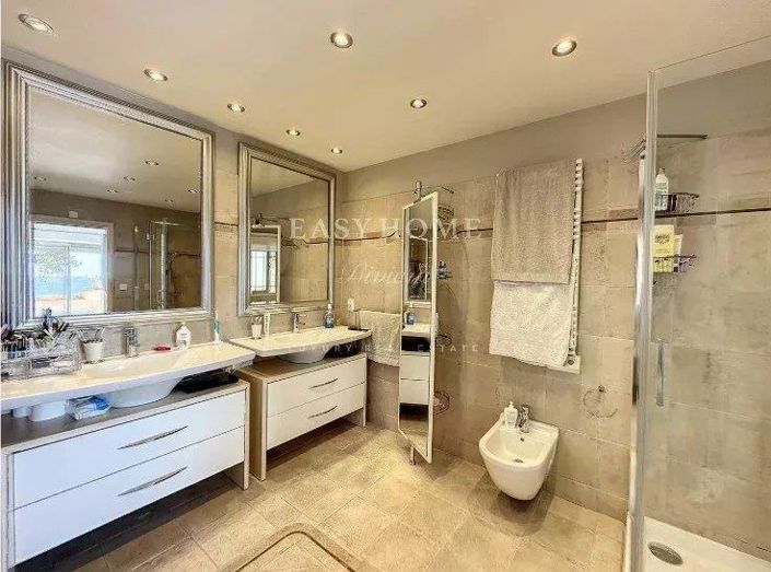 Image No.12-5 Bed House for sale