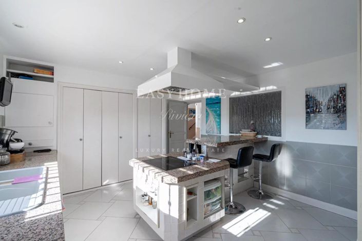 Image No.25-5 Bed House for sale