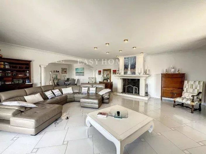 Image No.5-5 Bed House for sale