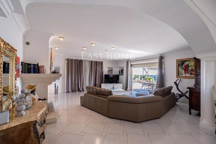 Image No.6-5 Bed House for sale